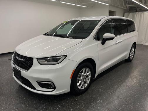 2023 Chrysler Pacifica Touring-L
