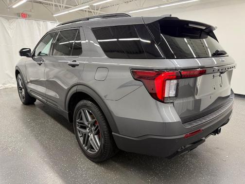 Gray Metallic 2025 Ford Explorer ST-Line