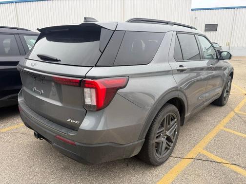 Gray Metallic 2025 Ford Explorer ST-Line
