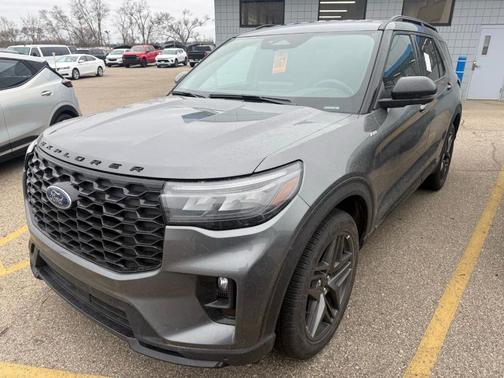 Gray Metallic 2025 Ford Explorer ST-Line