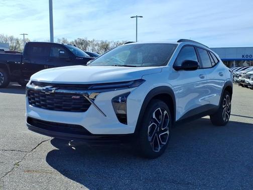 Summit White 2026 Chevrolet Trax 2RS