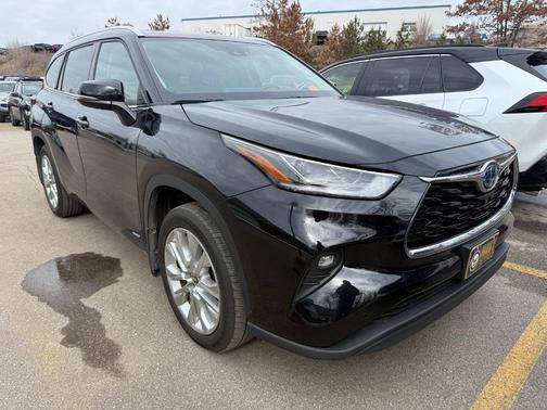 2022 Toyota Highlander Hybrid Limited