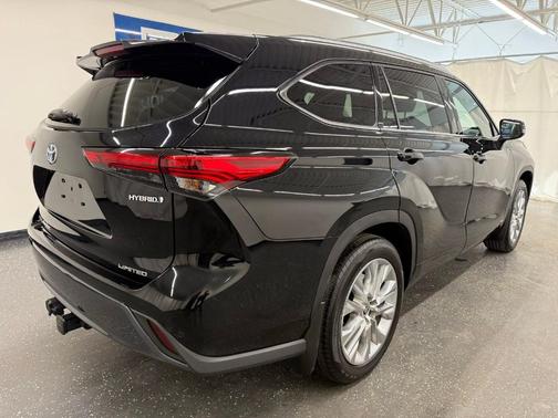 2022 Toyota Highlander Hybrid Limited