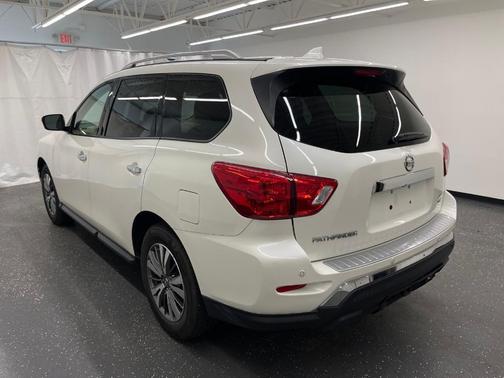 2019 Nissan Pathfinder SV