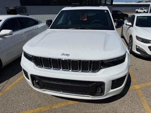 Bright White Clearcoat 2023 Jeep Grand Cherokee L Overland