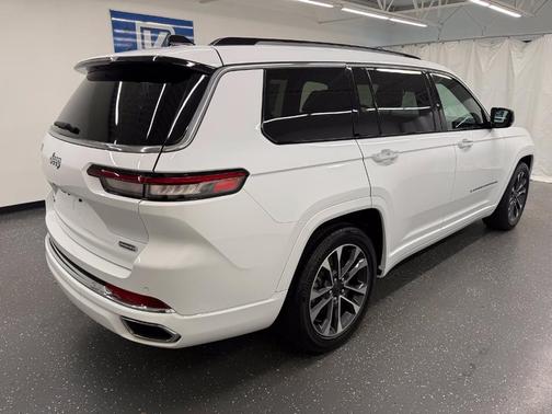 Bright White Clearcoat 2023 Jeep Grand Cherokee L Overland