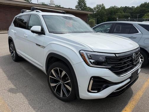 Opal White Pearl Effect 2024 Volkswagen Atlas 2.0T SEL Premium R-Line