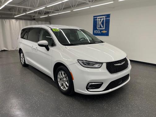 2023 Chrysler Pacifica Touring-L