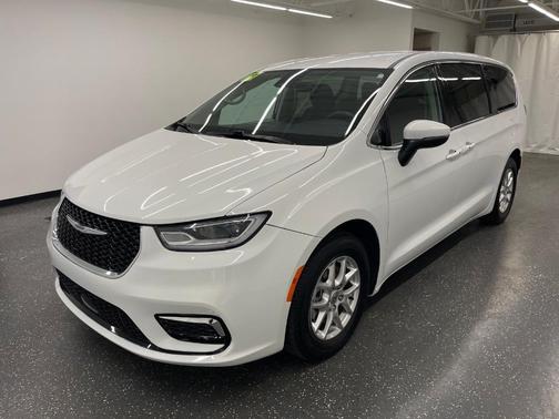 2023 Chrysler Pacifica Touring-L