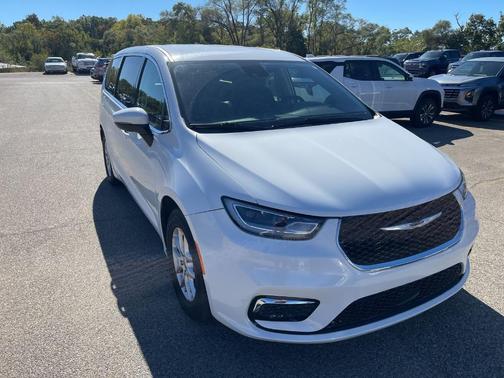 2023 Chrysler Pacifica Touring-L