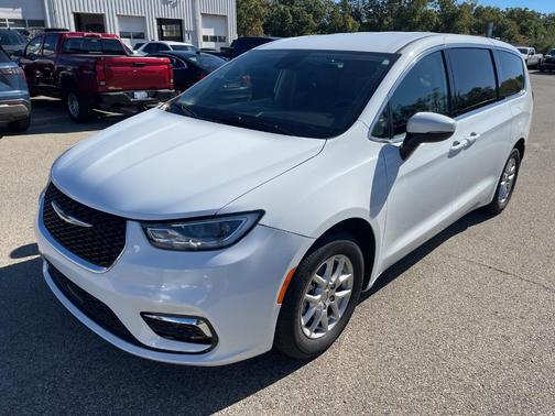 2023 Chrysler Pacifica Touring-L