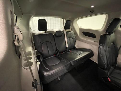 2023 Chrysler Pacifica Touring-L