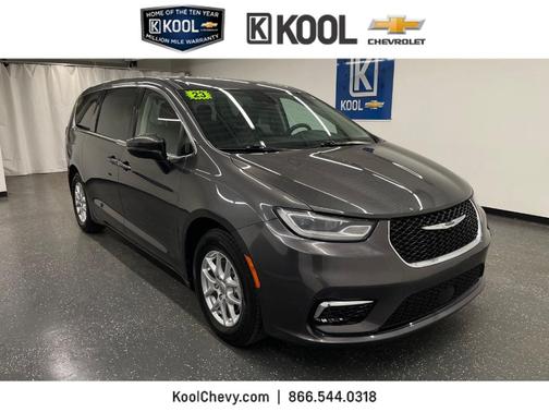 2023 Chrysler Pacifica Touring-L