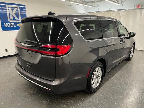 2023 Chrysler Pacifica Touring-L