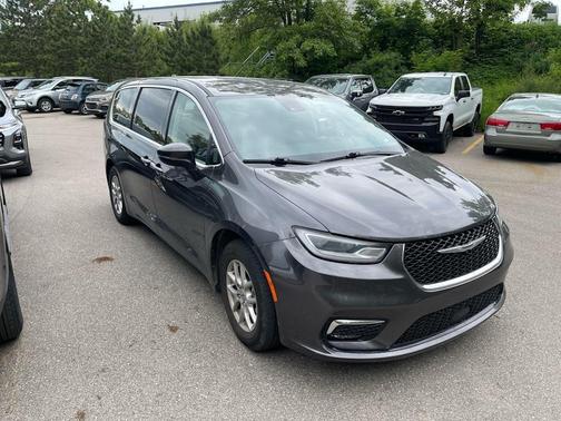 2023 Chrysler Pacifica Touring-L