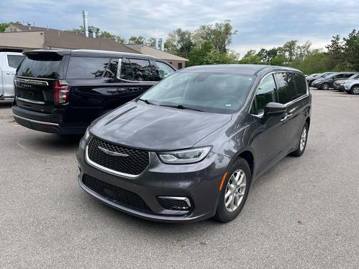 2023 Chrysler Pacifica Touring-L