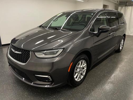 2023 Chrysler Pacifica Touring-L