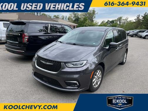 2023 Chrysler Pacifica Touring-L