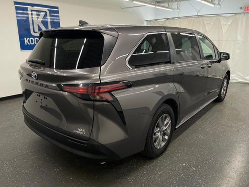 2021 Toyota Sienna XLE