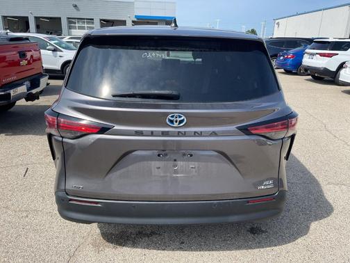 2021 Toyota Sienna XLE