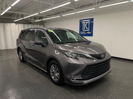 2021 Toyota Sienna XLE