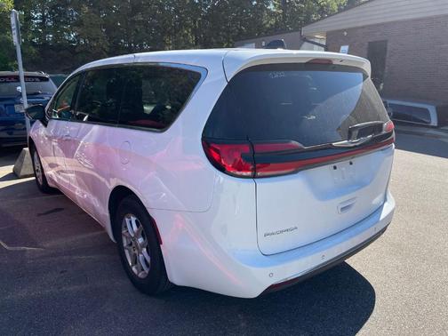2024 Chrysler Pacifica Touring-L