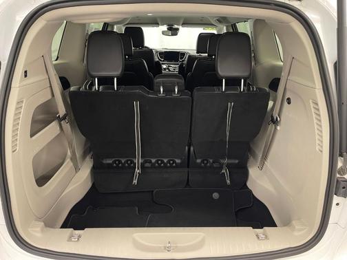 2024 Chrysler Pacifica Touring-L