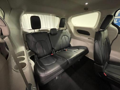 2024 Chrysler Pacifica Touring-L