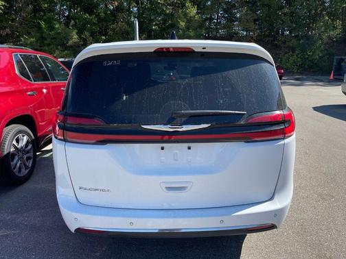 2024 Chrysler Pacifica Touring-L