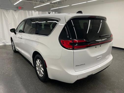 2024 Chrysler Pacifica Touring-L