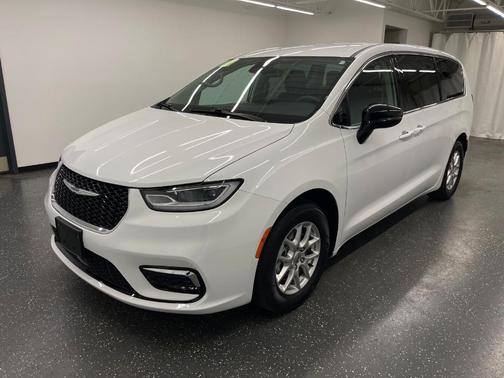 2024 Chrysler Pacifica Touring-L