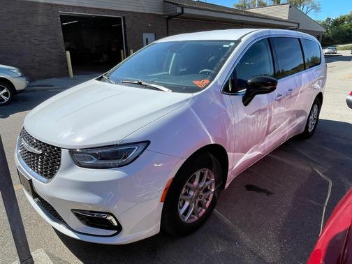 2024 Chrysler Pacifica Touring-L