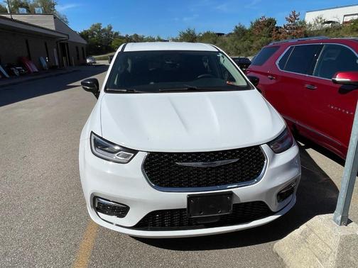 2024 Chrysler Pacifica Touring-L