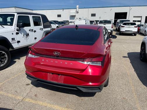 2023 Hyundai ELANTRA SEL