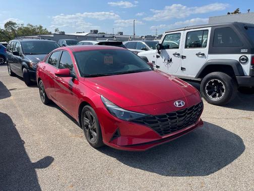2023 Hyundai ELANTRA SEL