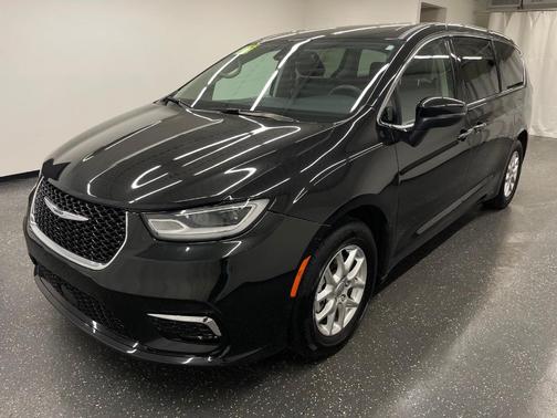 2023 Chrysler Pacifica Touring-L