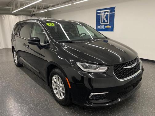 2023 Chrysler Pacifica Touring-L