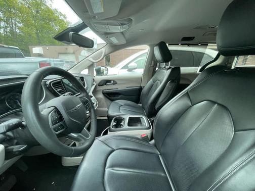 2023 Chrysler Pacifica Touring-L