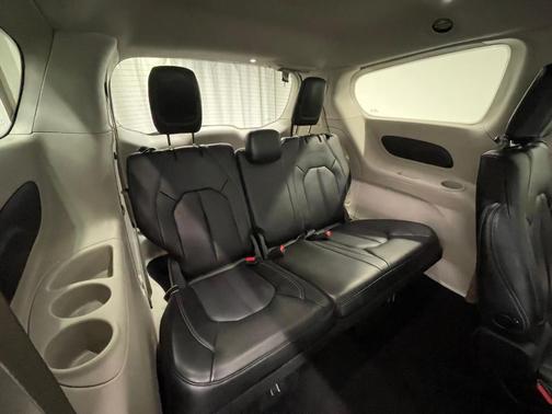 2023 Chrysler Pacifica Touring-L