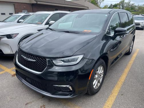 2023 Chrysler Pacifica Touring-L
