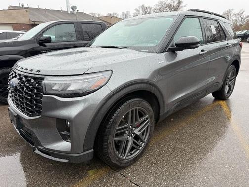Gray Metallic 2025 Ford Explorer ST-Line