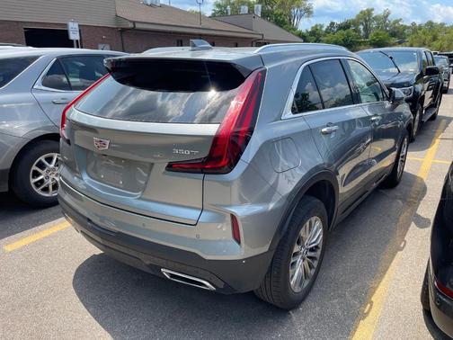 2025 Cadillac XT4 Premium Luxury