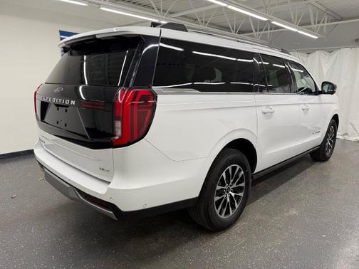 Oxford White 2025 Ford Expedition Max Platinum