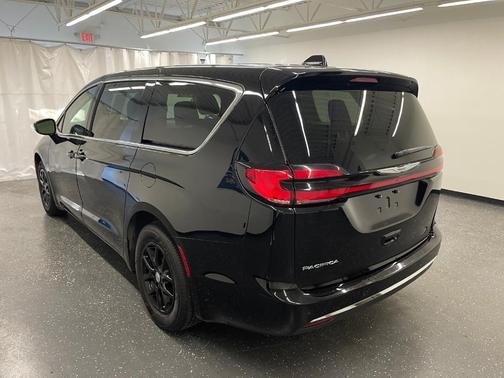 2024 Chrysler Pacifica Touring-L