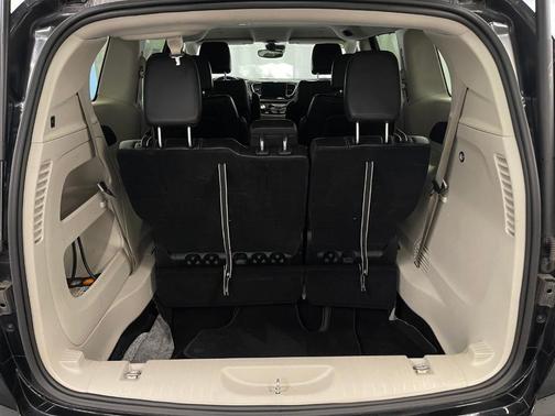 2024 Chrysler Pacifica Touring-L