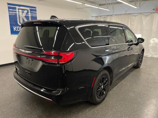 2024 Chrysler Pacifica Touring-L