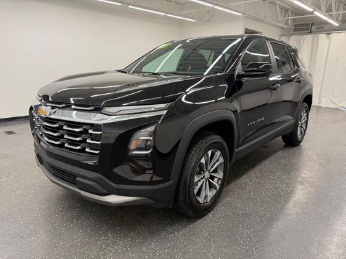 Mosaic Black Metallic 2026 Chevrolet Equinox LT