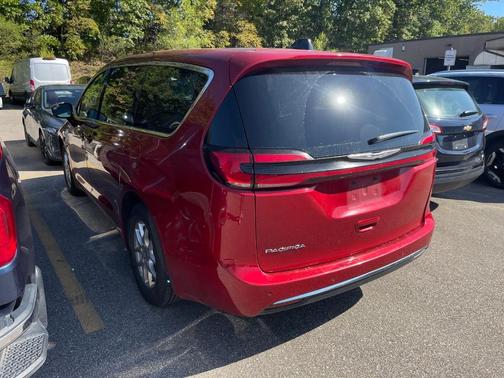 2024 Chrysler Pacifica Touring-L