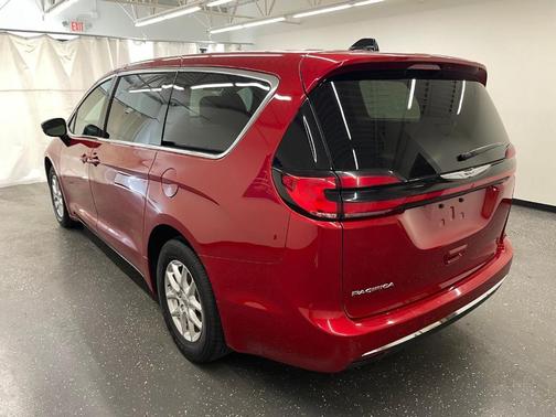 2024 Chrysler Pacifica Touring-L