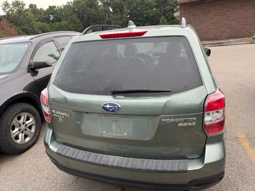 Jasmine Green Metallic 2016 Subaru Forester 2.5i Premium
